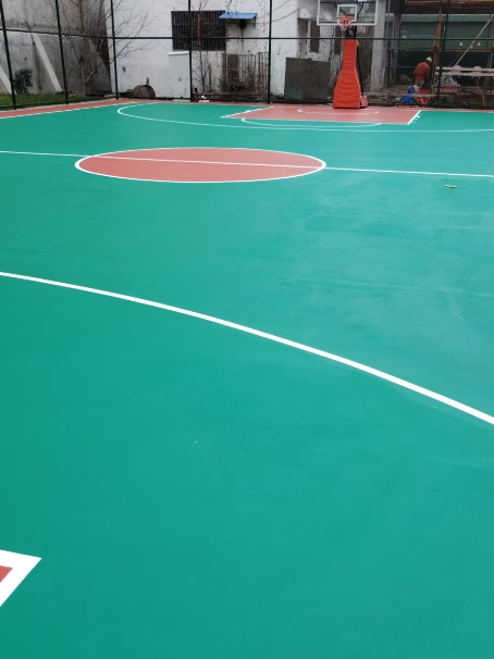 雁江 球场长期使用易出现地面开裂